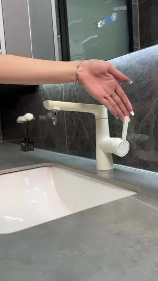 Robinet de bassin de style européen de vente chaude, mélangeur de bassin d'or, robinet d'eau en laiton d'Electplating en gros pour la salle de bains